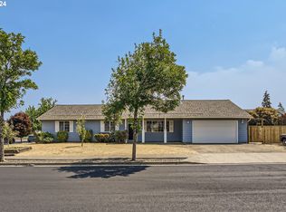 19100 Merchant Pl, Oregon City, OR 97045