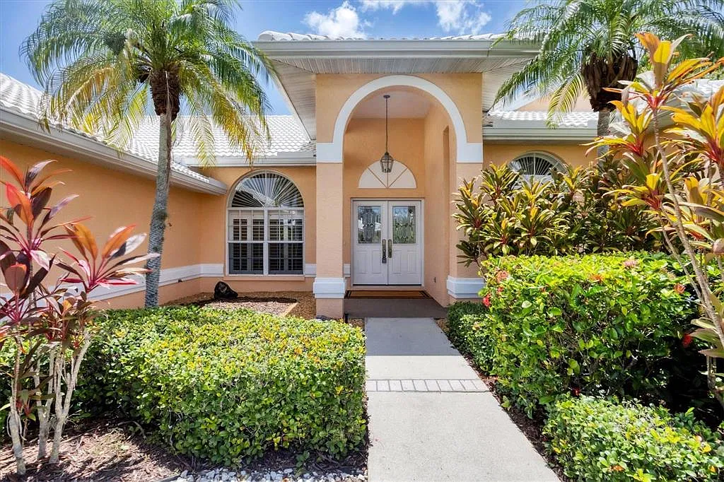 3 bed, 2.5 bath, 2432 sqft, $5,000 — Photo 3