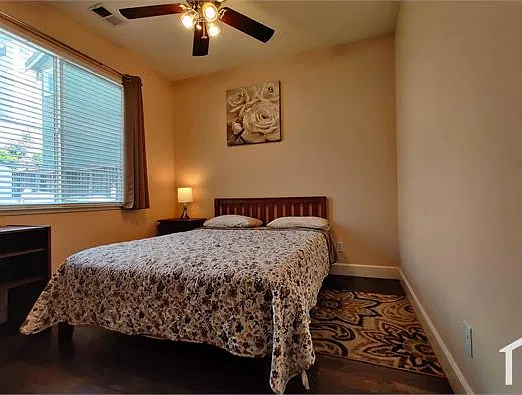 4 bed, 2100 sqft, $4,500 — Photo 2