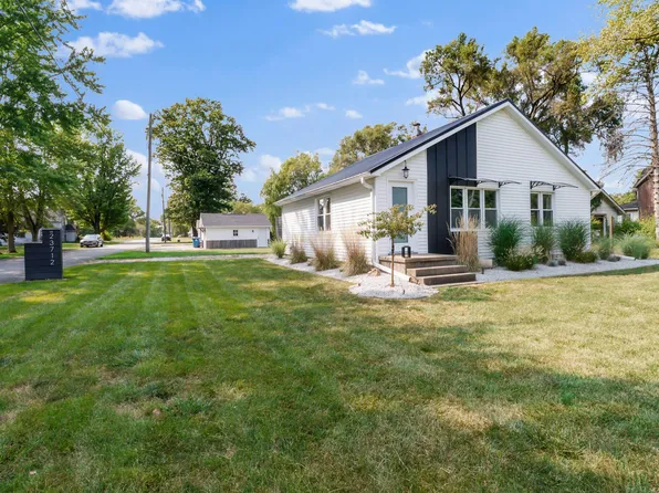 23712 Cottage Grove Ave, Schneider, IN 46376