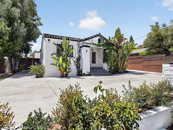 2nd image of 10617 Vanora Dr