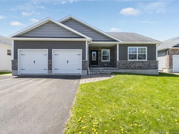 18 Briar Brook Pl, Fredericton, NB E3A 3N1