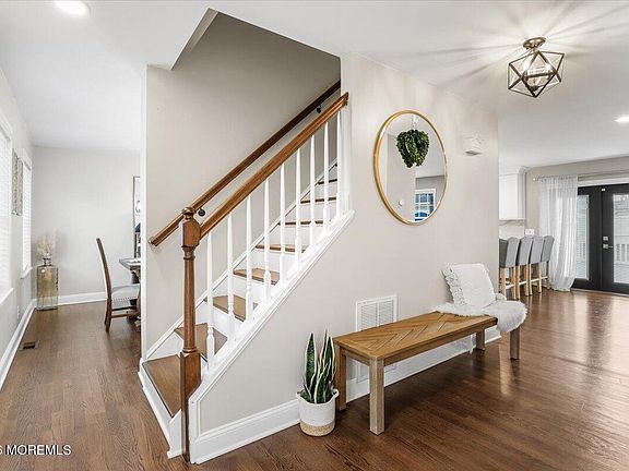 4th image of 25 Community Place