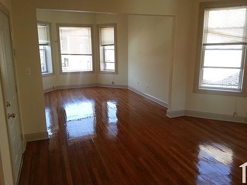 3rd image of 4905 W Erie St #2