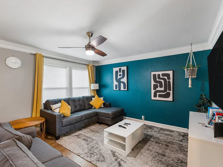 Circle Dr — Photo 18