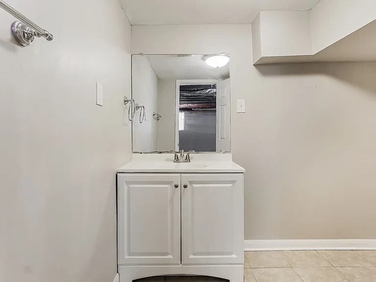 748 Barclay Ln — Photo 15