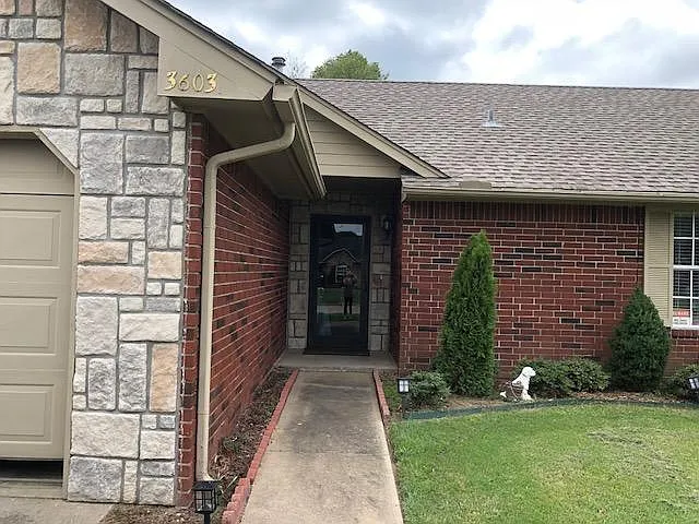 3603 Canterbury Ave — Photo 2