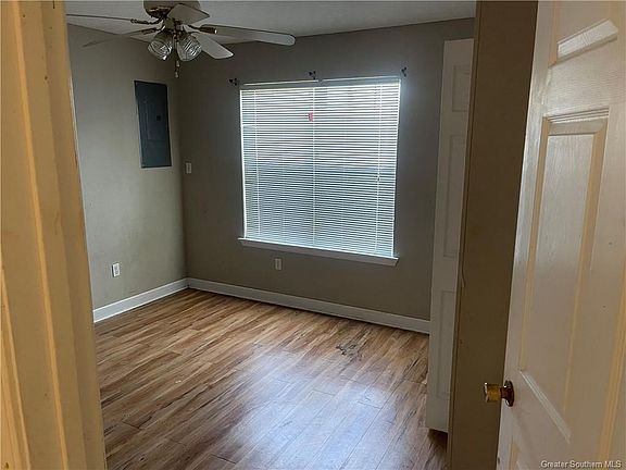 4th image of 2808 Mary St