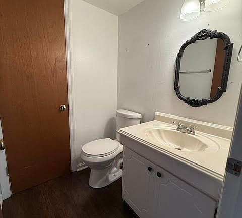 3rd image of 3479 Sutherland Dr