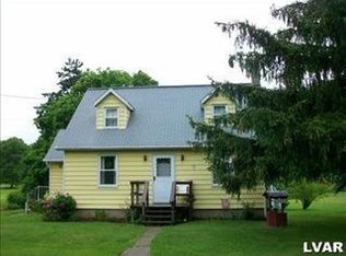 1015 Bushkill Dr, Bath, PA 18014