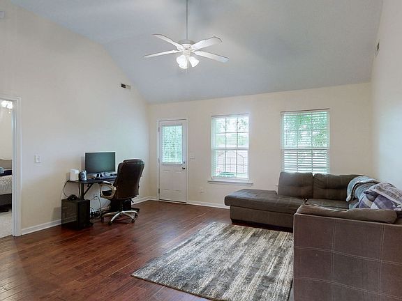 4th image of 2677 Delong St