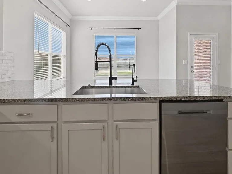 6801 Baron Dr — Photo 27