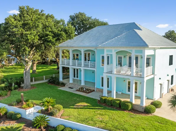 245 Front Beach Dr, Ocean Springs, MS 39564