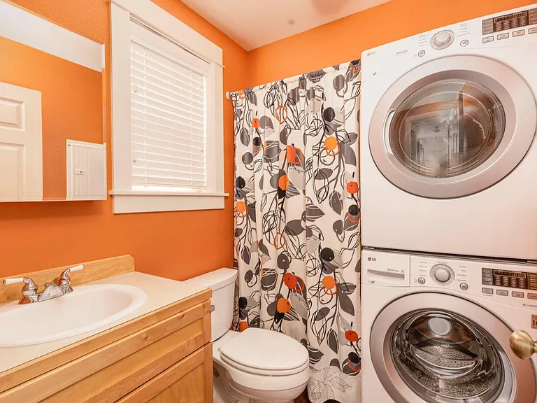 4017 NE Roselawn St — Photo 9