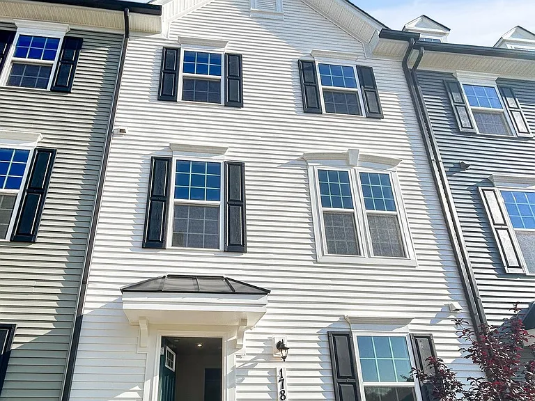 1785 Atlas Dr — Photo 2