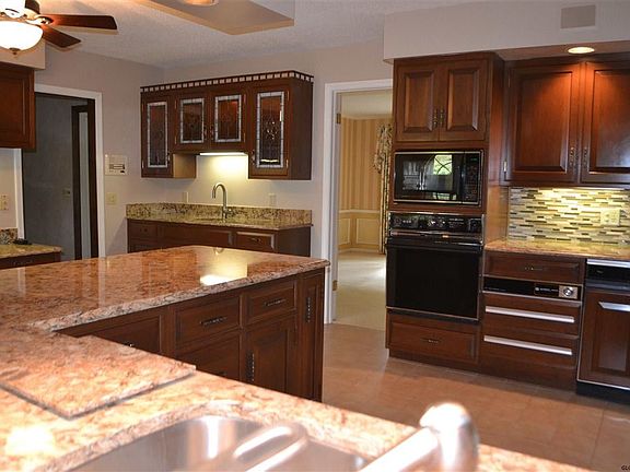 3rd image of 54 Wincrest Dr