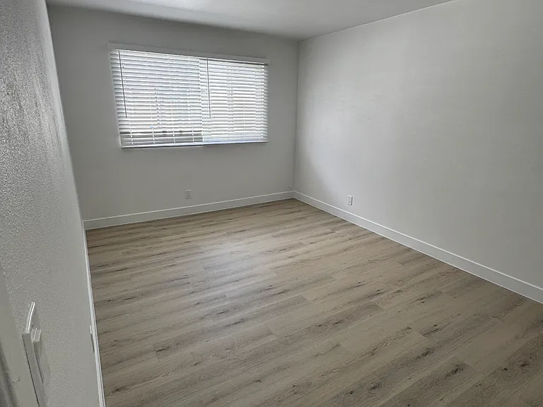 18337 Kittridge St #2 — Photo 2