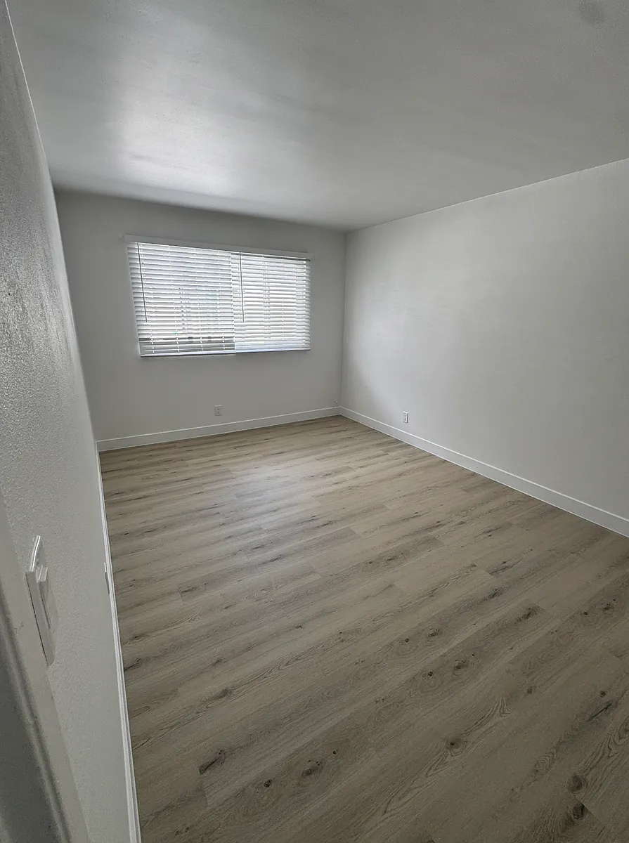 Building Photo - 18337 Kittridge St #2
