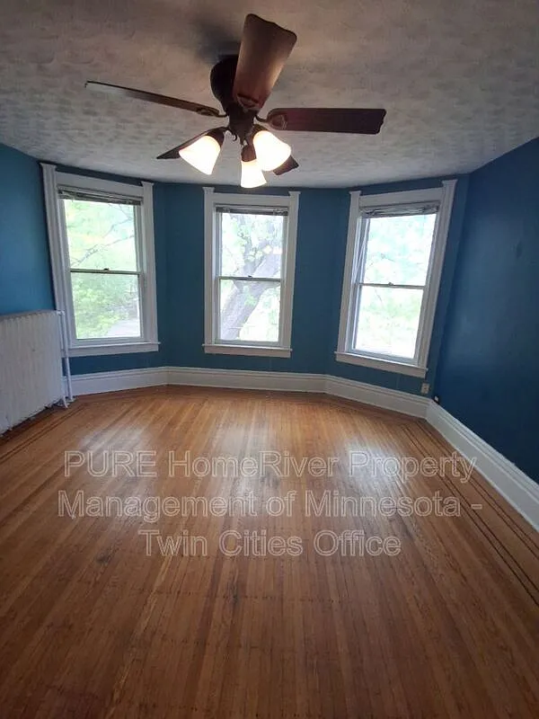 6 bed, 2.0 bath, 1854 sqft, $2,599 — Photo 3