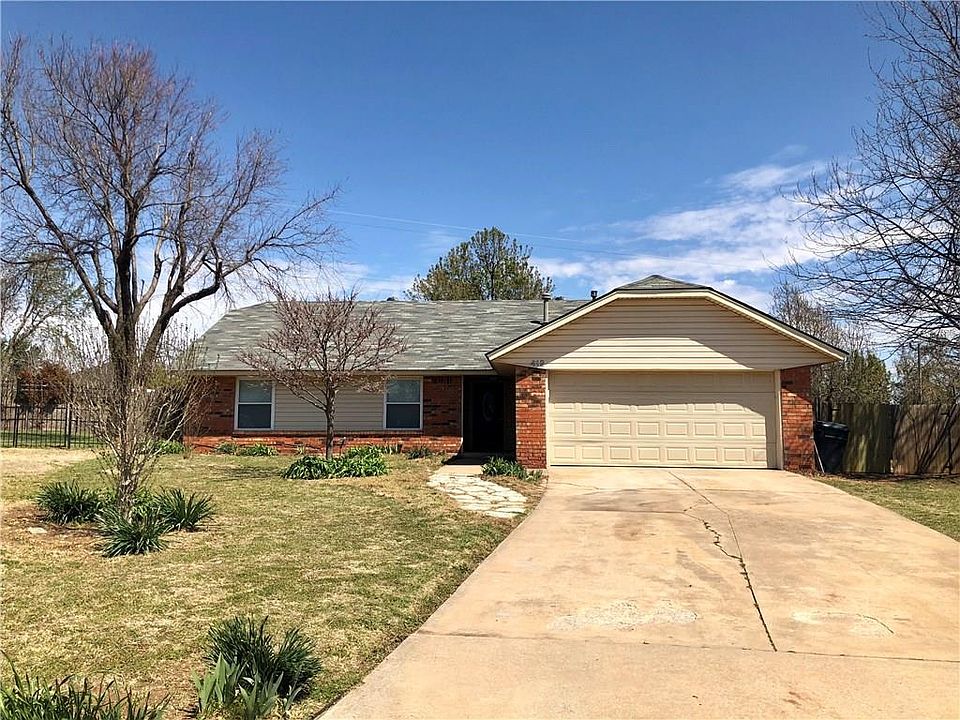 1st image of 412 Norton Cir