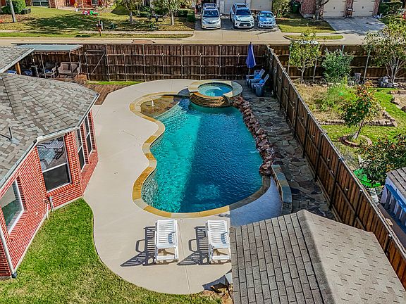 3rd image of 204 Leonard Way