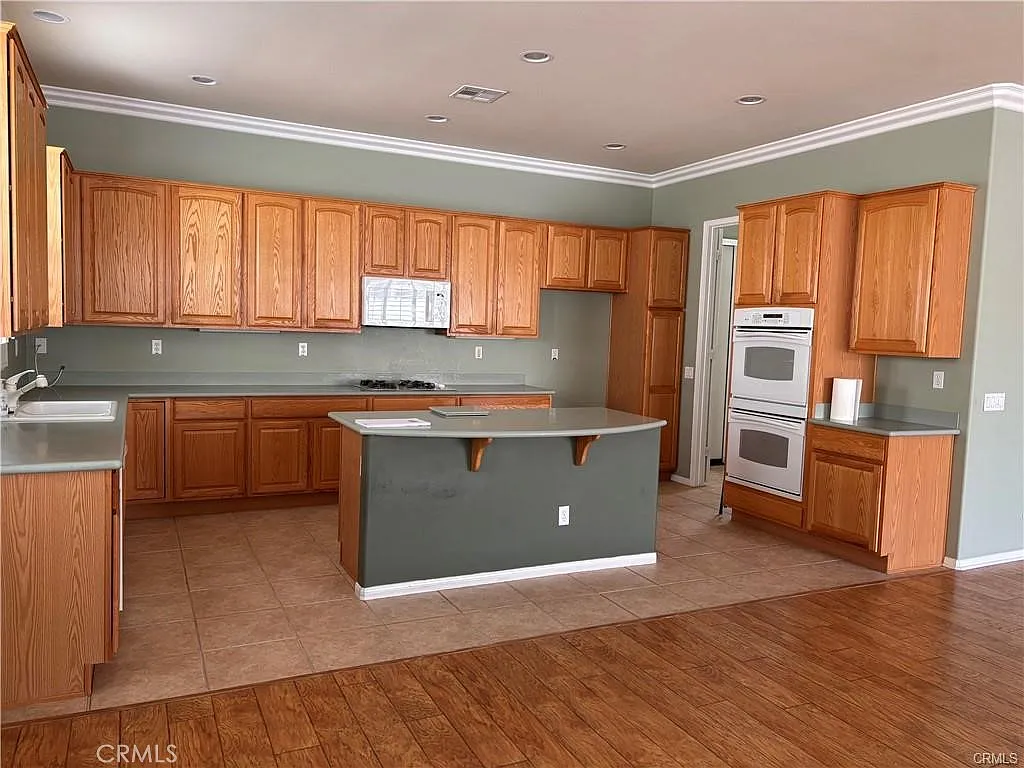 2 bed, 2.5 bath, 2133 sqft, $2,900 — Photo 2