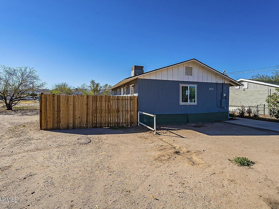 1st image of 2823 E Tamarisk Ave