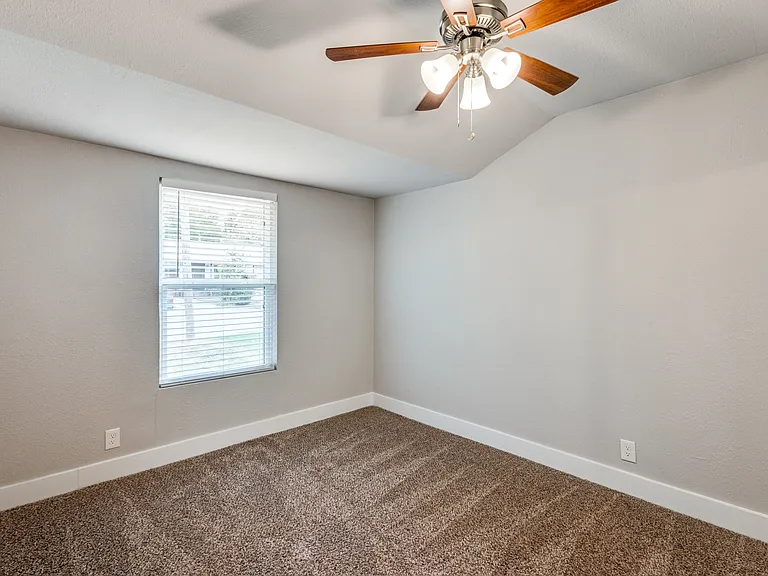 4229 Valentine St — Photo 7