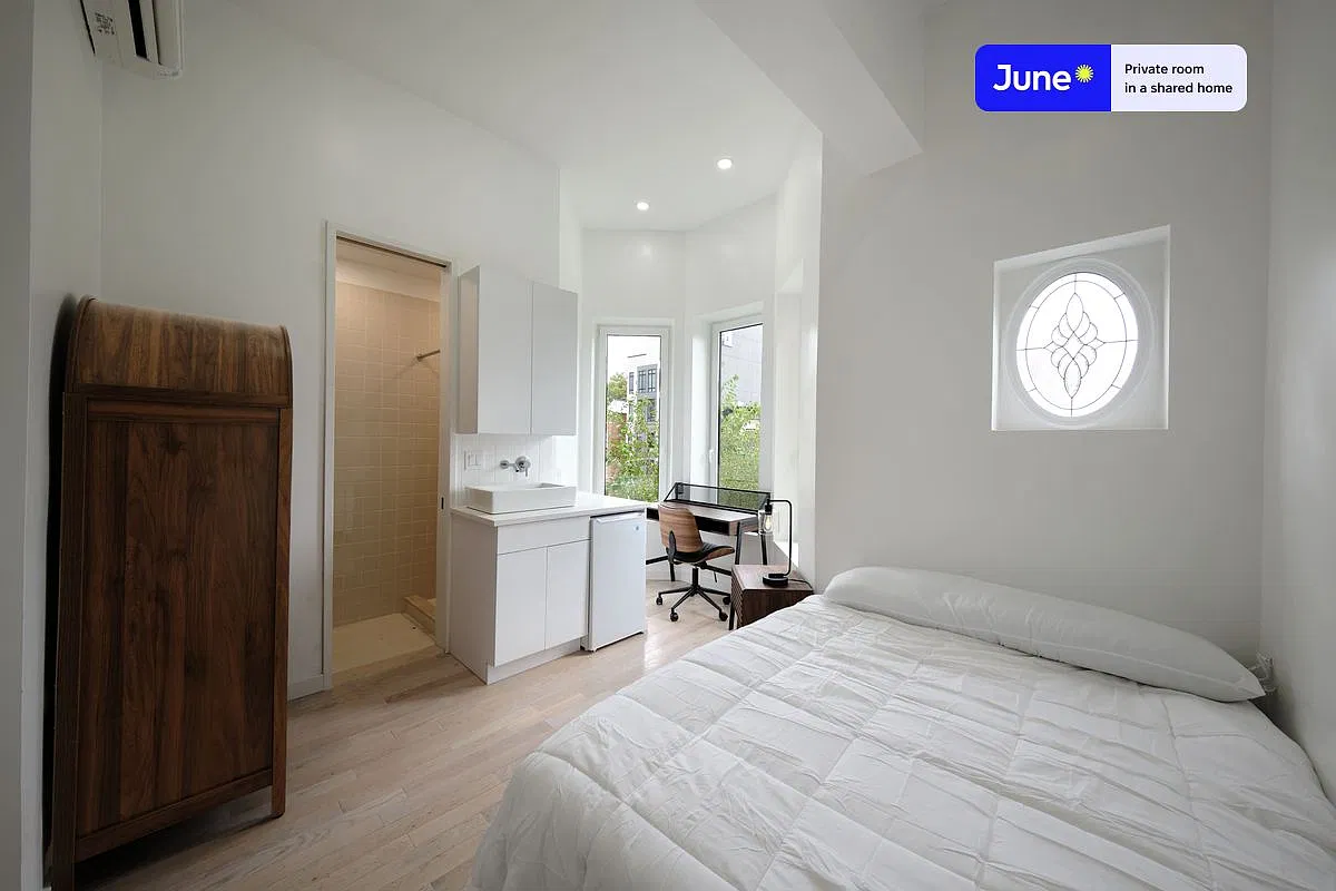 Full bedroom in 4 bed/4 bath home in Ditmas Park #1896 A — Photo 2