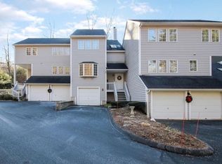 132 Winterbourne Ln, Canton, CT 06019