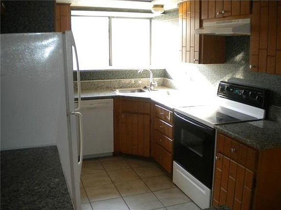 4th image of 8913 N Plaza Ct #54