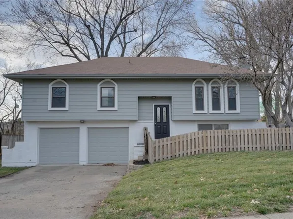 9958 Fairlane Rd, Lenexa, KS 66215