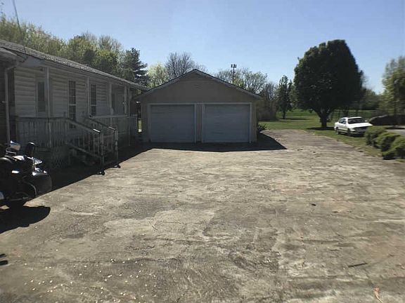 2nd image of 4433 Veterans Pkwy #A-d