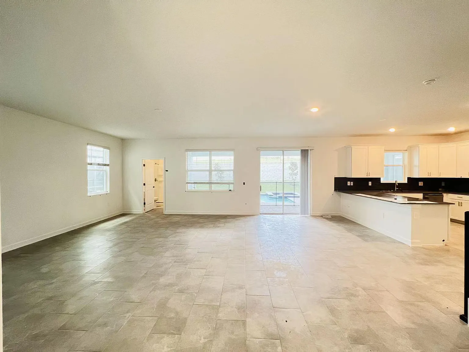 7 bed, 3980 sqft, $3,850 — Photo 2
