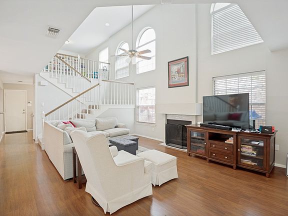 2nd image of 1345 Jeanette Way