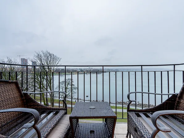 1575 Beach Ave #701, Vancouver, BC V6G 1Y5