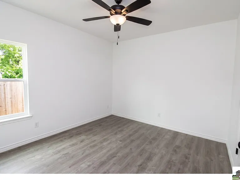 921 Ashwood Dr #A — Photo 12
