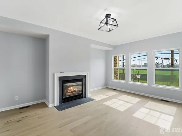 704 Green Ln, Union, NJ 07083