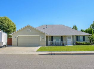 1702 Maplewood Ave, West Richland, WA 99353