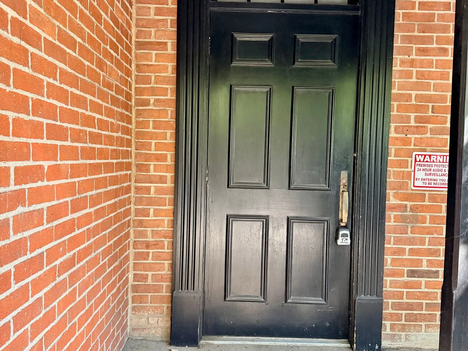 3 bed, 1.0 bath, 1300 sqft, $1,875 — Photo 3