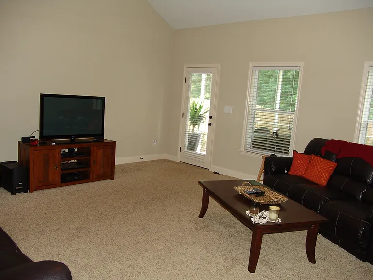 1038 Barrett Dr — Photo 9