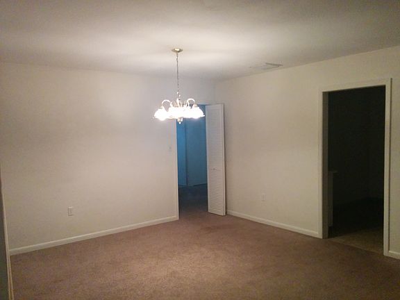 3rd image of 1502 Oakdale St