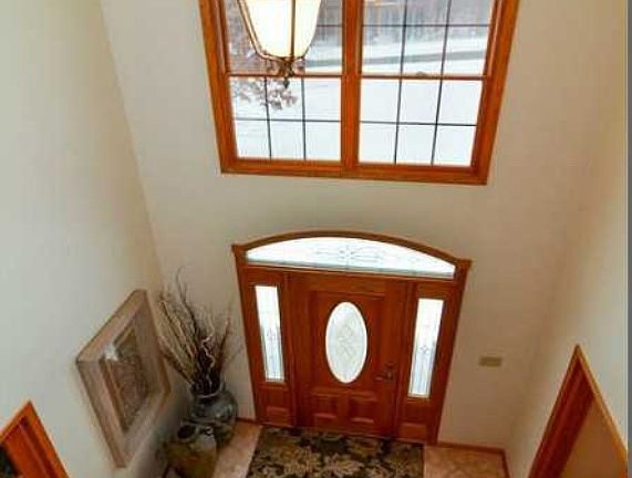 10'x10' 2-story foyer 