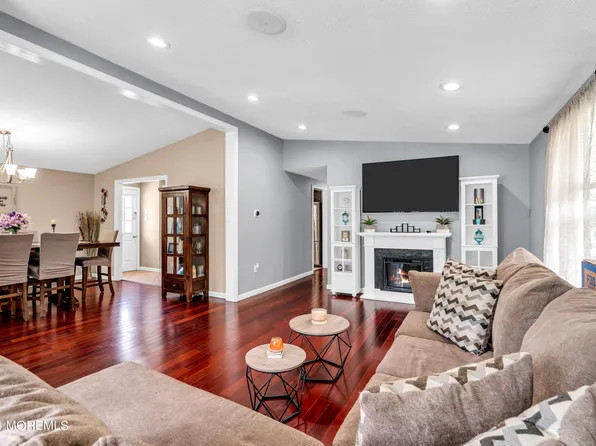 32 Brookview Lane, Manalapan, NJ 07726