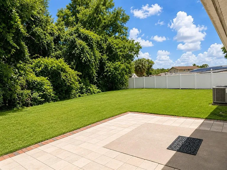 16518 Silverhill Dr — Photo 4