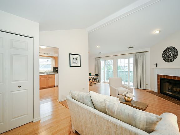 4th image of 849 Kilkenny Dr APT D
