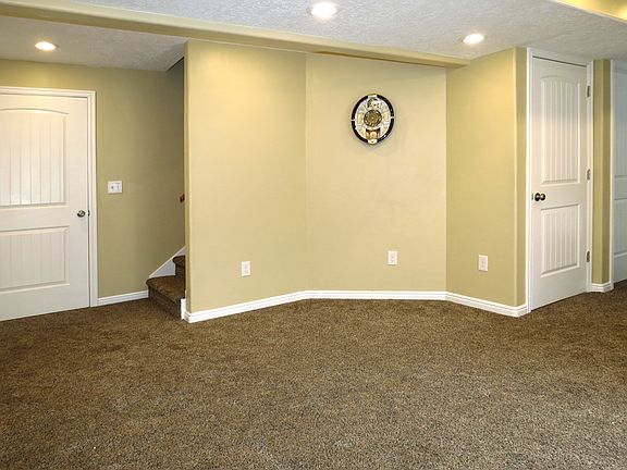 4th image of 859 N Silver Fox Dr