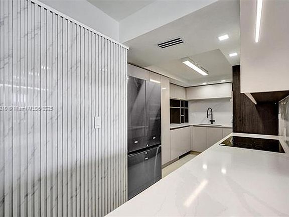5th image of 6039 Collins Ave #Cu-1736
