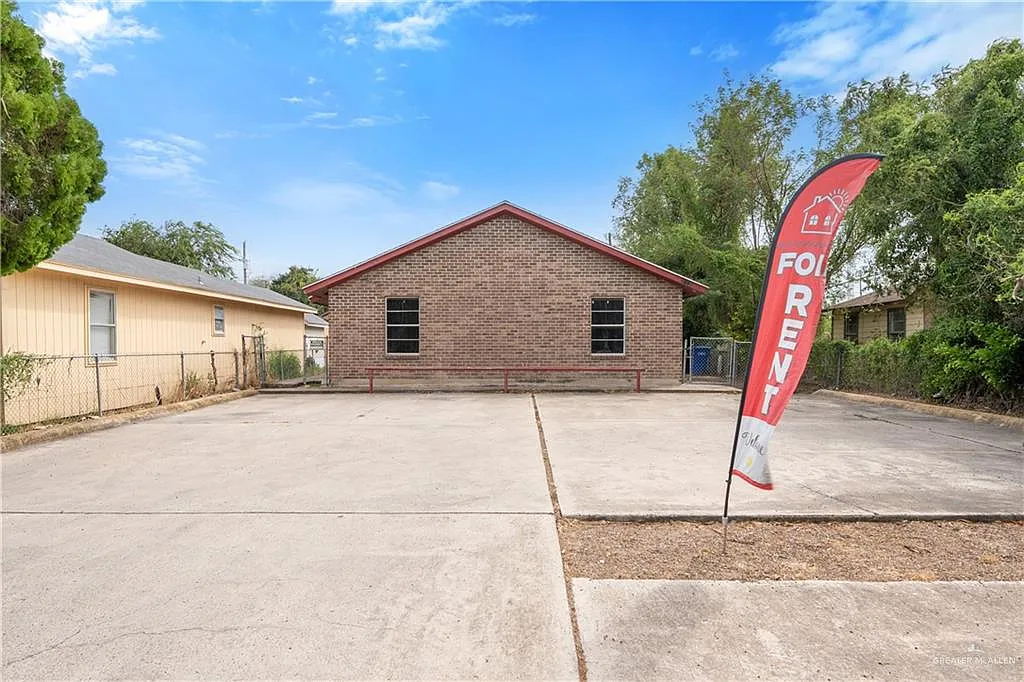 2 bed, 1.0 bath, 2670 sqft, $850 — Photo 1