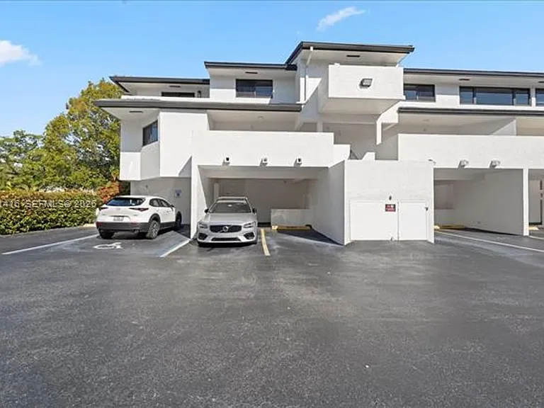 5750 Turin St #207 — Photo 2